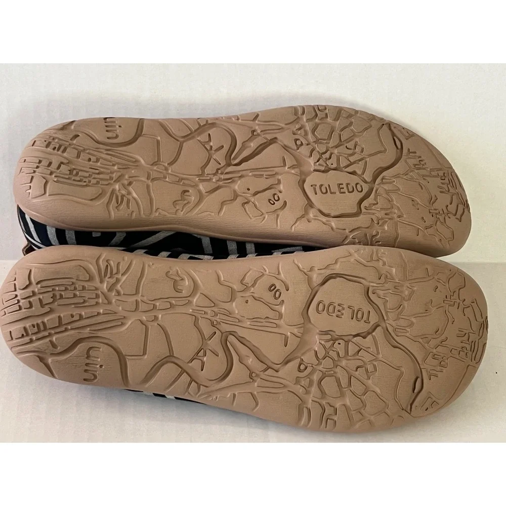 UIN Mens Maze Pattern Canvas Slip On Travel Shoes Black White M1109277 Size 9